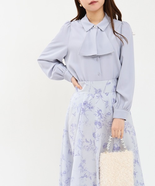 ASTORIA ODIER（アストリアオディール）の「【美人百花掲載】とろみ素材 フリルボウタイブラウス（シャツ/ブラウス・レディース・ダークグリーン/ブラウン/ピンクベージュ/アイボリー/その他/グリーン/サーモンピンク/グレイッシュブルー/ホワイト/ホワイト×ブラック・SMALL/MEDIUM/LARGE）」の8枚目の写真