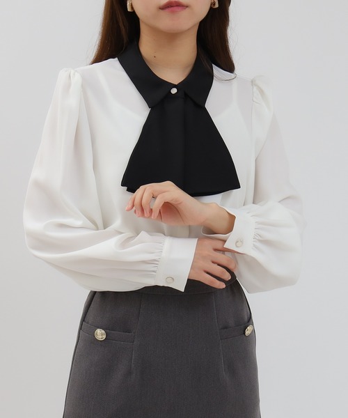 ASTORIA ODIER（アストリアオディール）の「【美人百花掲載】とろみ素材 フリルボウタイブラウス（シャツ/ブラウス・レディース・ダークグリーン/ブラウン/ピンクベージュ/アイボリー/その他/グリーン/サーモンピンク/グレイッシュブルー/ホワイト/ホワイト×ブラック・SMALL/MEDIUM/LARGE）」の10枚目の写真