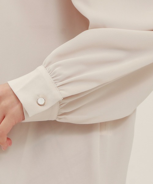 ASTORIA ODIER（アストリアオディール）の「【美人百花掲載】とろみ素材 フリルボウタイブラウス（シャツ/ブラウス・レディース・ダークグリーン/ブラウン/ピンクベージュ/アイボリー/その他/グリーン/サーモンピンク/グレイッシュブルー/ホワイト/ホワイト×ブラック・SMALL/MEDIUM/LARGE）」の15枚目の写真