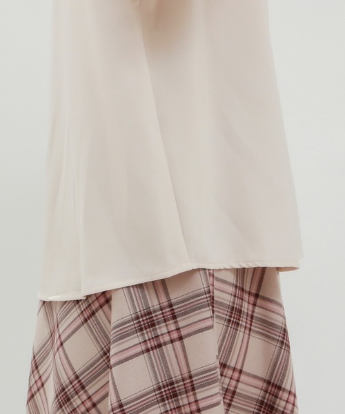 ASTORIA ODIER（アストリアオディール）の「【美人百花掲載】とろみ素材 フリルボウタイブラウス（シャツ/ブラウス・レディース・ダークグリーン/ブラウン/ピンクベージュ/アイボリー/その他/グリーン/サーモンピンク/グレイッシュブルー/ホワイト/ホワイト×ブラック・SMALL/MEDIUM/LARGE）」の16枚目の写真