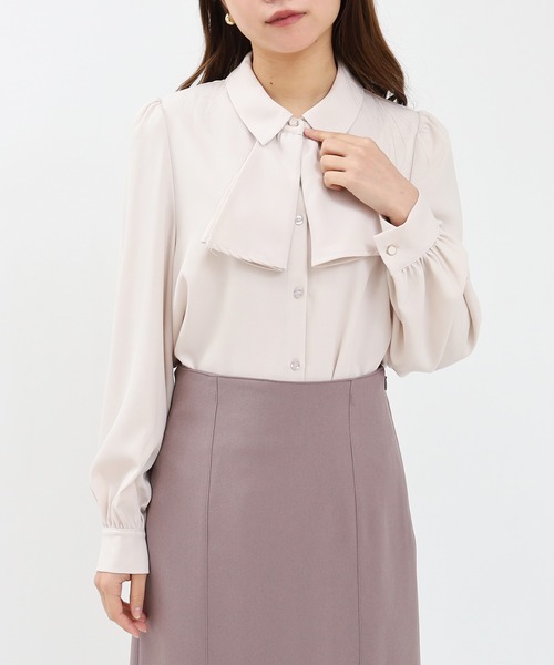 ASTORIA ODIER（アストリアオディール）の「【美人百花掲載】とろみ素材 フリルボウタイブラウス（シャツ/ブラウス・レディース・ダークグリーン/ブラウン/ピンクベージュ/アイボリー/その他/グリーン/サーモンピンク/グレイッシュブルー/ホワイト/ホワイト×ブラック・SMALL/MEDIUM/LARGE）」の20枚目の写真