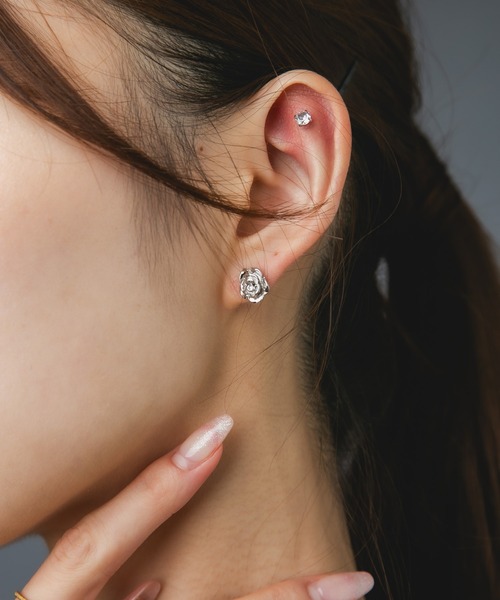 Os accessory(オズアクセサリー)の「Os -オズ- 【金属アレルギー対応】メタルローズピアス(ピアス(両耳用)・レディース・ゴールド/シルバー・ONE SIZE)」の9枚目の写真