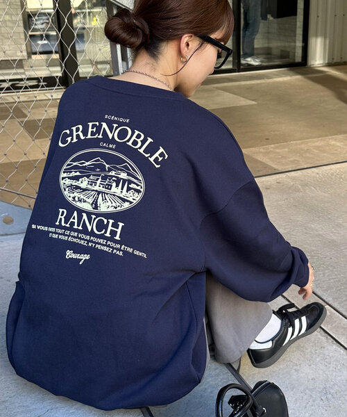 DISCOAT（ディスコート）の「【WEB限定】バックロゴビッグスウェット（Tシャツ/カットソー・レディース・ネイビー/チャコールグレー/ライトベージュ・MEDIUM）」の3枚目の写真