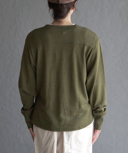 apartment department(アパートメントデパートメント)の「ニットライク クルーネックプルオーバー(Tシャツ/カットソー・レディース・カーキ/アッシュブラウン/ネイビー・M)」の22枚目の写真