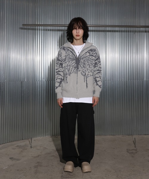 FOLLOWIN（フォロウィン）の「[UNISEX]ビッグバタフライ・アンゴラハイネックニットジップアップカーディガン（カーディガン/ボレロ・レディース・グレー/ブラック・FREE）」の3枚目の写真