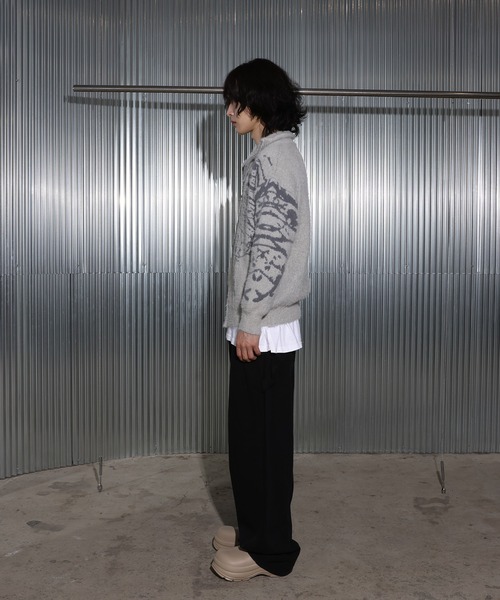 FOLLOWIN（フォロウィン）の「[UNISEX]ビッグバタフライ・アンゴラハイネックニットジップアップカーディガン（カーディガン/ボレロ・レディース・グレー/ブラック・FREE）」の4枚目の写真