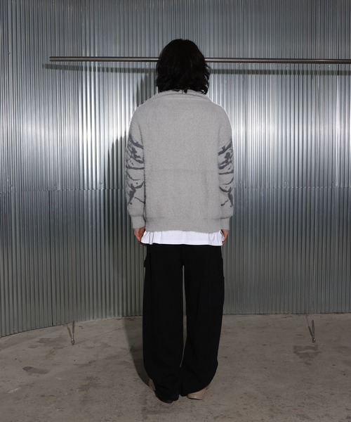 FOLLOWIN（フォロウィン）の「[UNISEX]ビッグバタフライ・アンゴラハイネックニットジップアップカーディガン（カーディガン/ボレロ・レディース・グレー/ブラック・FREE）」の5枚目の写真