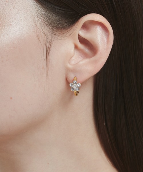 ciite' surgical stainless（シーテサージカルステンレス）の「【 金属アレルギー対応 】 フラワービジュー フープピアス サージカルステンレス  (両耳用)（ピアス（両耳用）・レディース・クリア/レッド・FREE）」の2枚目の写真