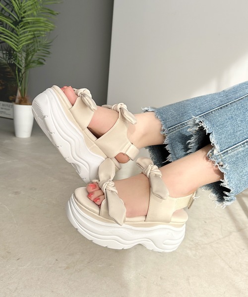 mily bilet（ミウィビレット）の「【mily bilet】大人ガーリーに足元彩る。リボンデザイン厚底サンダル（サンダル・レディース・アイボリー/ブラック・X-LARGE/SMALL/MEDIUM/LARGE）」の21枚目の写真