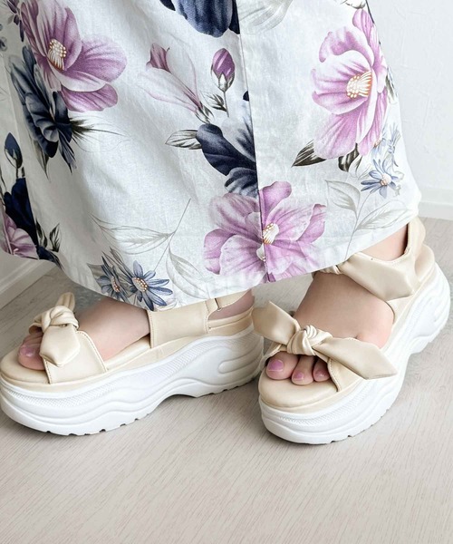 mily bilet（ミウィビレット）の「【mily bilet】大人ガーリーに足元彩る。リボンデザイン厚底サンダル（サンダル・レディース・アイボリー/ブラック・X-LARGE/SMALL/MEDIUM/LARGE）」の9枚目の写真