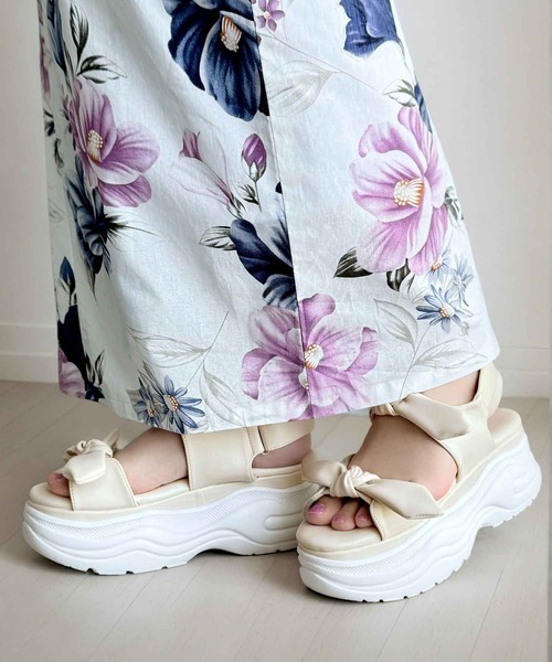 mily bilet（ミウィビレット）の「【mily bilet】大人ガーリーに足元彩る。リボンデザイン厚底サンダル（サンダル・レディース・アイボリー/ブラック・X-LARGE/SMALL/MEDIUM/LARGE）」の8枚目の写真