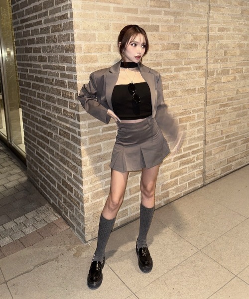 INTER FACTORY(インターファクトリー)の「Rina - ミニプリーツスカート(セットアップ可) made in INTERFACTORY(スカート・レディース・ブラック/グレー/ベージュ・SMALL/MEDIUM)」の17枚目の写真