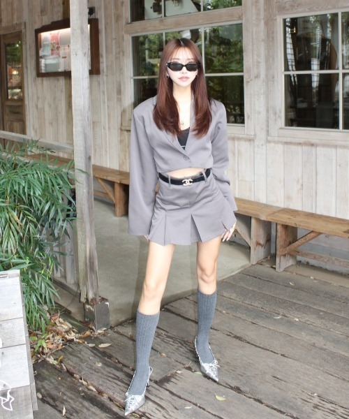 INTER FACTORY(インターファクトリー)の「Rina - ミニプリーツスカート(セットアップ可) made in INTERFACTORY(スカート・レディース・ブラック/グレー/ベージュ・SMALL/MEDIUM)」の4枚目の写真