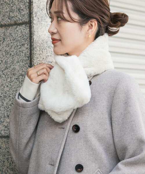 URBAN RESEARCH DOORS（アーバンリサーチドアーズ）の「エコファーティペット（ストール/ショール・レディース・ホワイト系その他/ベージュ系その他/チャコールグレー・ONE）」の4枚目の写真