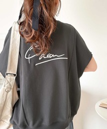ゆるっとシルエットで、今っぽ抜け感スタイル。バック刺繍裏毛プルオーバー