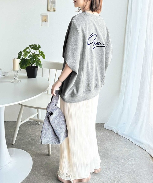 classicalelf(クラシカルエルフ)の「ゆるっとシルエットで、今っぽ抜け感スタイル。バック刺繍裏毛プルオーバー(Tシャツ/カットソー・レディース・杢グレー/アイボリー/チャコール/ネイビー/オートミール・LARGE/MEDIUM/SMALL/X-LARGE)」の15枚目の写真