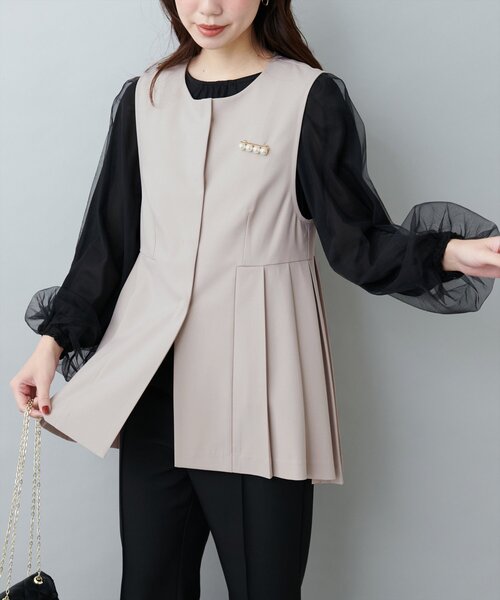 natural couture(ナチュラルクチュール)の「オケージョン対応可 / ツイルタックベスト(その他アウター・レディース・ブラック/ベージュ/ネイビー・FREE)」の2枚目の写真