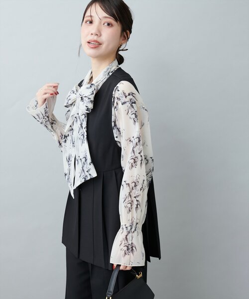 natural couture(ナチュラルクチュール)の「オケージョン対応可 / ツイルタックベスト(その他アウター・レディース・ブラック/ベージュ/ネイビー・FREE)」の1枚目の写真
