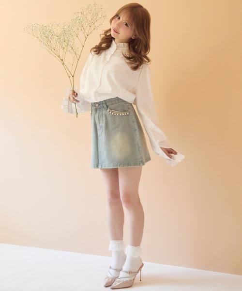 TITTY&CO.（ティティーアンドコー）の「フリルカラービジューブラウス（シャツ/ブラウス・レディース・ホワイト・FREE）」の6枚目の写真