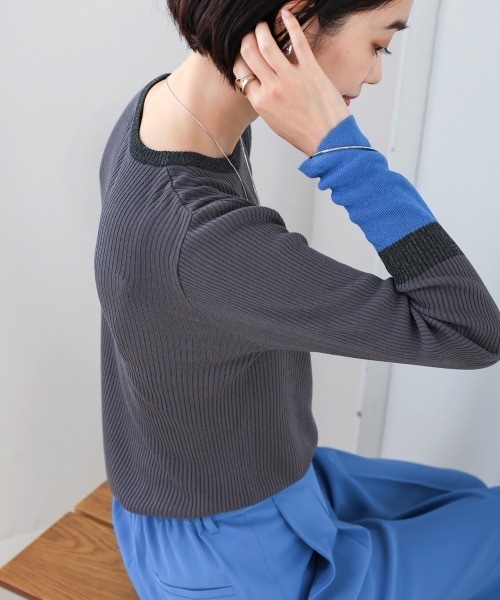 Bou Jeloud(ブージュルード)の「袖口配色ラメリブニットプルオーバー(ニット/セーター・レディース・ベージュ/チャコールグレー/カーキ・FREE)」の7枚目の写真