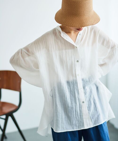 le.coeur blanc（ルクールブラン）の「シアーガーゼバックギャザーシャツ（シャツ/ブラウス・レディース・オフホワイト/サックスブルー/ベージュ/チャコールグレー・38）」の17枚目の写真