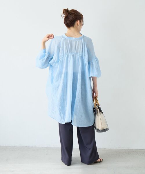 le.coeur blanc(ルクールブラン)の「《WEB限定アイテム》シアーガーゼバックギャザーシャツ(シャツ/ブラウス・レディース・オフホワイト/サックスブルー/ベージュ/チャコールグレー/ブラック・38)」の21枚目の写真