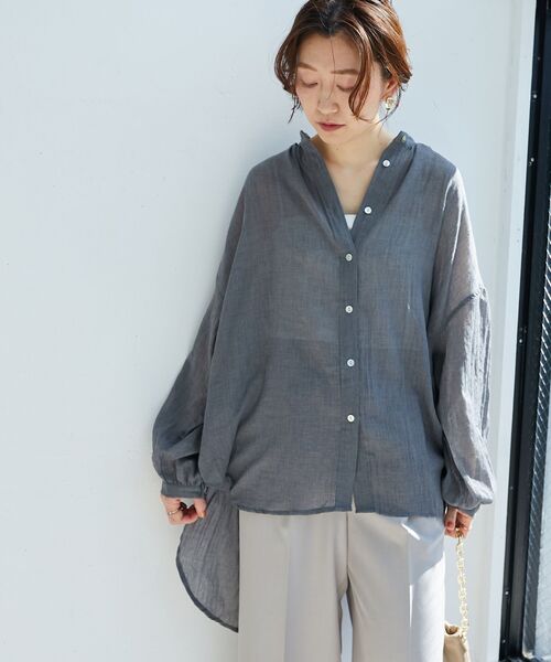 le.coeur blanc（ルクールブラン）の「《WEB限定アイテム》シアーガーゼバックギャザーシャツ（シャツ/ブラウス・レディース・オフホワイト/サックスブルー/ベージュ/チャコールグレー・38）」の7枚目の写真