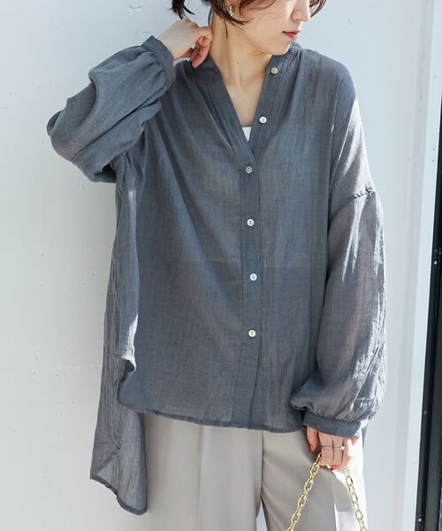 le.coeur blanc（ルクールブラン）の「《WEB限定アイテム》シアーガーゼバックギャザーシャツ（シャツ/ブラウス・レディース・オフホワイト/サックスブルー/ベージュ/チャコールグレー・38）」の8枚目の写真