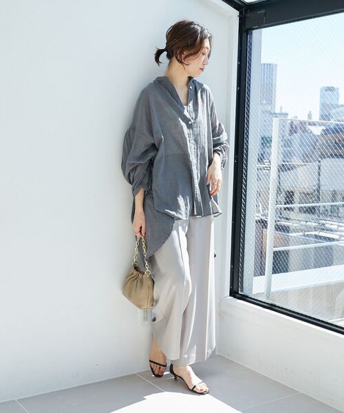 le.coeur blanc（ルクールブラン）の「《WEB限定アイテム》シアーガーゼバックギャザーシャツ（シャツ/ブラウス・レディース・オフホワイト/サックスブルー/ベージュ/チャコールグレー・38）」の13枚目の写真