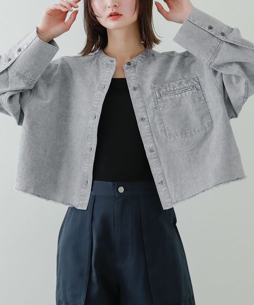 SENSE OF PLACE by URBAN RESEARCH(センスオブプレイスバイアーバンリサーチ)の「クロップドケミカルウォッシュシャツ(シャツ/ブラウス・レディース・グレー/ライトブルー・ONE)」の2枚目の写真