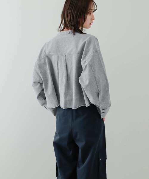 SENSE OF PLACE by URBAN RESEARCH(センスオブプレイスバイアーバンリサーチ)の「クロップドケミカルウォッシュシャツ(シャツ/ブラウス・レディース・グレー/ライトブルー・ONE)」の11枚目の写真
