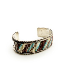 Indian Jewelry（インディアンジュエリー）の「THEATER シアター オルテガネイティブデザインシルバーバングル Made in USA（バングル/リストバンド）」