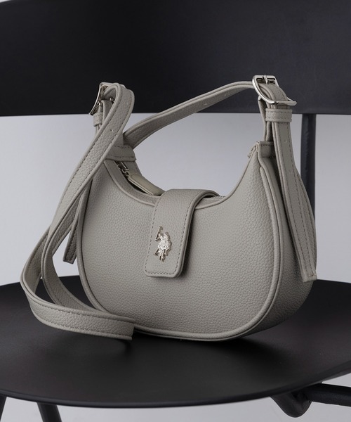 【US POLO ASSN】国内発送 ハーフムーンショルダーバッグ 𝙺𝚊𝚗𝚘. | ♡♡🐎 @uspoloassn_jp 🏷️ バカンスハーフムーン