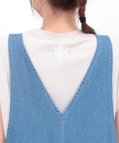 チチカカ（チチカカ）の「デニムジャンパースカート【大きいサイズ】（ジャンパースカート・レディース・ブルー/インディゴブルー・3L）」の11枚目の写真