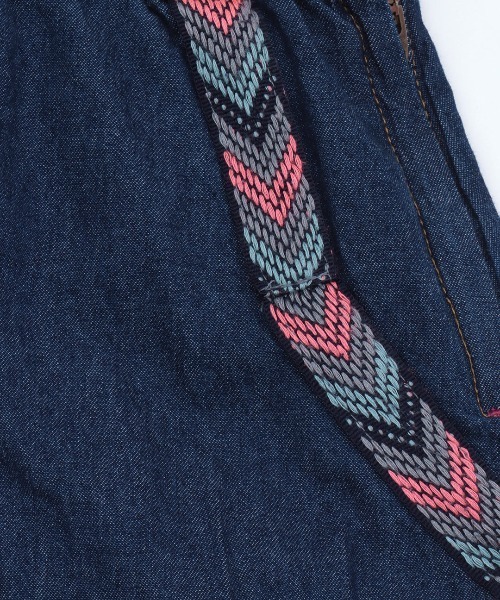 チチカカ（チチカカ）の「デニムジャンパースカート【大きいサイズ】（ジャンパースカート・レディース・ブルー/インディゴブルー・3L）」の13枚目の写真