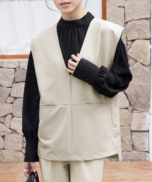 Doux Belle（ドゥーベル）の「深めVネックベスト（ベスト・レディース・ネイビー/ベージュ/グレイッシュベージュ/ライトブルー/ブラック・MEDIUM）」の3枚目の写真