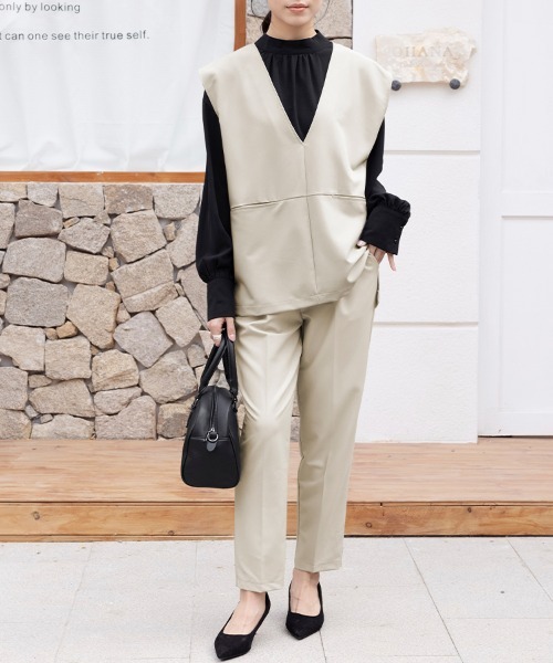 Doux Belle（ドゥーベル）の「深めVネックベスト（ベスト・レディース・ネイビー/ベージュ/グレイッシュベージュ/ライトブルー/ブラック・MEDIUM）」の20枚目の写真