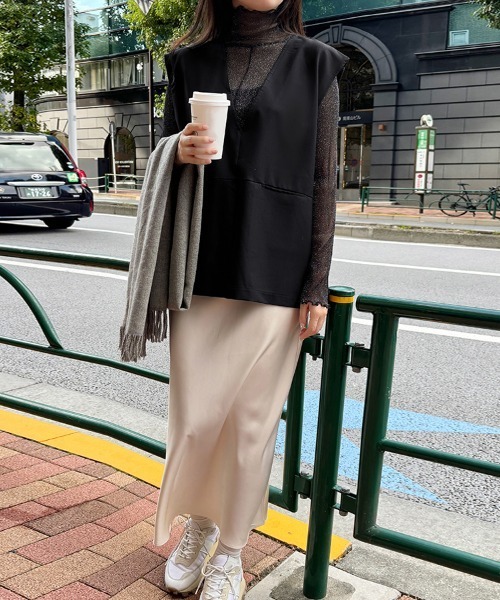 Doux Belle（ドゥーベル）の「深めVネックベスト（ベスト・レディース・ネイビー/ベージュ/グレイッシュベージュ/ライトブルー/ブラック・MEDIUM）」の7枚目の写真