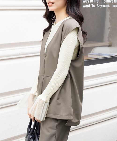 Doux Belle（ドゥーベル）の「深めVネックベスト（ベスト・レディース・ネイビー/ベージュ/グレイッシュベージュ/ライトブルー/ブラック・MEDIUM）」の9枚目の写真