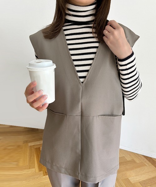 Doux Belle（ドゥーベル）の「深めVネックベスト（ベスト・レディース・ネイビー/ベージュ/グレイッシュベージュ/ライトブルー/ブラック・MEDIUM）」の10枚目の写真