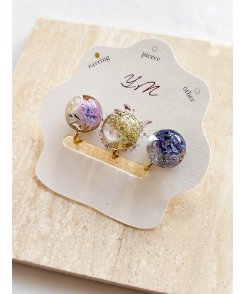 tone(トーン)の「【YM】まるっとレジン×花 3粒セット ニッケルフリーイヤリング(MA)(イヤリング・レディース・ホワイト・FREE)」の2枚目の写真