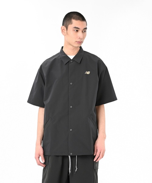 NEW BALANCE（ニューバランス）の「コーチシャツ（シャツ/ブラウス・メンズ・グレイッシュベージュ/ブラック/パープル・XX-LARGE/X-LARGE/LARGE/MEDIUM/SMALL）」の2枚目の写真