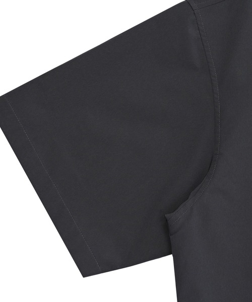 NEW BALANCE（ニューバランス）の「コーチシャツ（シャツ/ブラウス・メンズ・グレイッシュベージュ/ブラック/パープル・XX-LARGE/X-LARGE/LARGE/MEDIUM/SMALL）」の10枚目の写真