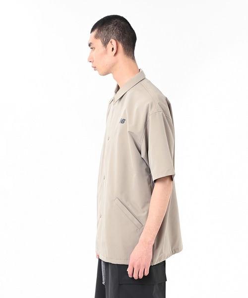 NEW BALANCE（ニューバランス）の「コーチシャツ（シャツ/ブラウス・メンズ・グレイッシュベージュ/ブラック/パープル・XX-LARGE/X-LARGE/LARGE/MEDIUM/SMALL）」の16枚目の写真