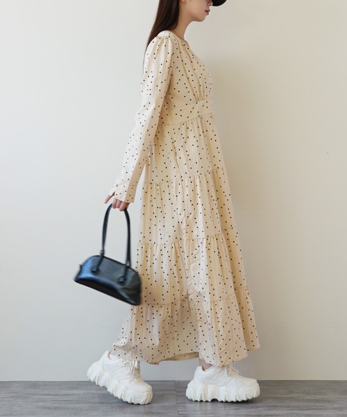 gossip!ロサンゼルス(ゴシップロサンゼルス)の「カシュクールデザイン ティアードワンピース(ワンピース・レディース・ライトベージュ/ブラック・FREE)」の4枚目の写真