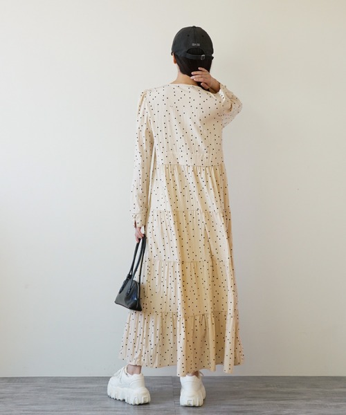gossip!ロサンゼルス(ゴシップロサンゼルス)の「カシュクールデザイン ティアードワンピース(ワンピース・レディース・ライトベージュ/ブラック・FREE)」の8枚目の写真