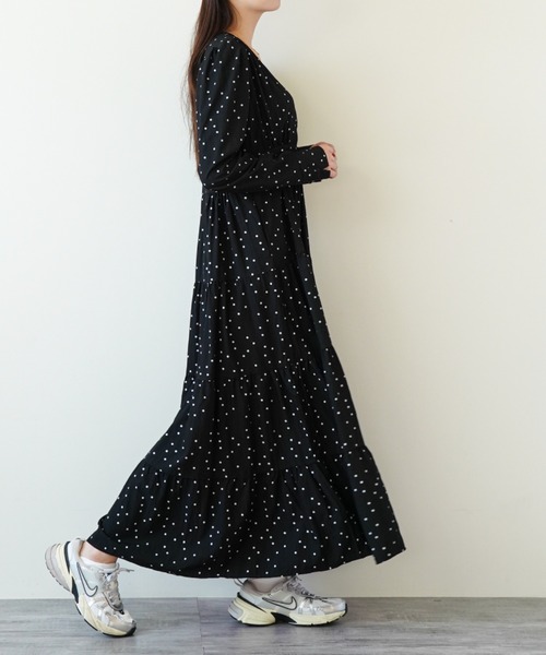 gossip!ロサンゼルス(ゴシップロサンゼルス)の「カシュクールデザイン ティアードワンピース(ワンピース・レディース・ライトベージュ/ブラック・FREE)」の12枚目の写真