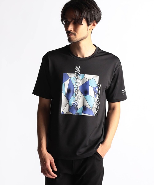 NICOLE CLUB FOR MEN(ニコルクラブフォーメン)の「ステンドグラスプリント・ロゴ刺繍半袖Tシャツ(Tシャツ/カットソー・メンズ・ブラック/オフホワイト/ミント/グレー系・MEDIUM/LARGE/X-LARGE)」の3枚目の写真