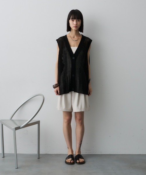 DFFUR.（ディフル）の「オーバーサイジング透かし編みニットベスト（ベスト・レディース・ブラック/アイボリー・FREE）」の21枚目の写真