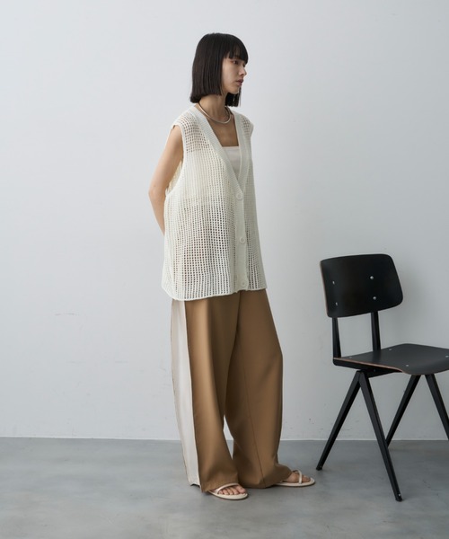 DFFUR.（ディフル）の「オーバーサイジング透かし編みニットベスト（ベスト・レディース・ブラック/アイボリー・FREE）」の13枚目の写真